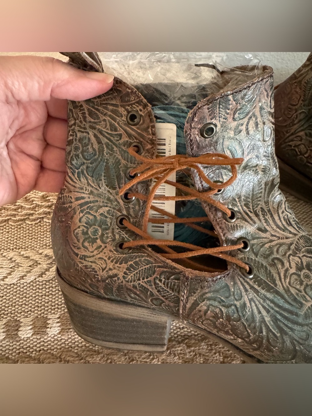 Circle G by Corral Floral Tooled Cutout Boots 🤎 - Picture 2 of 9